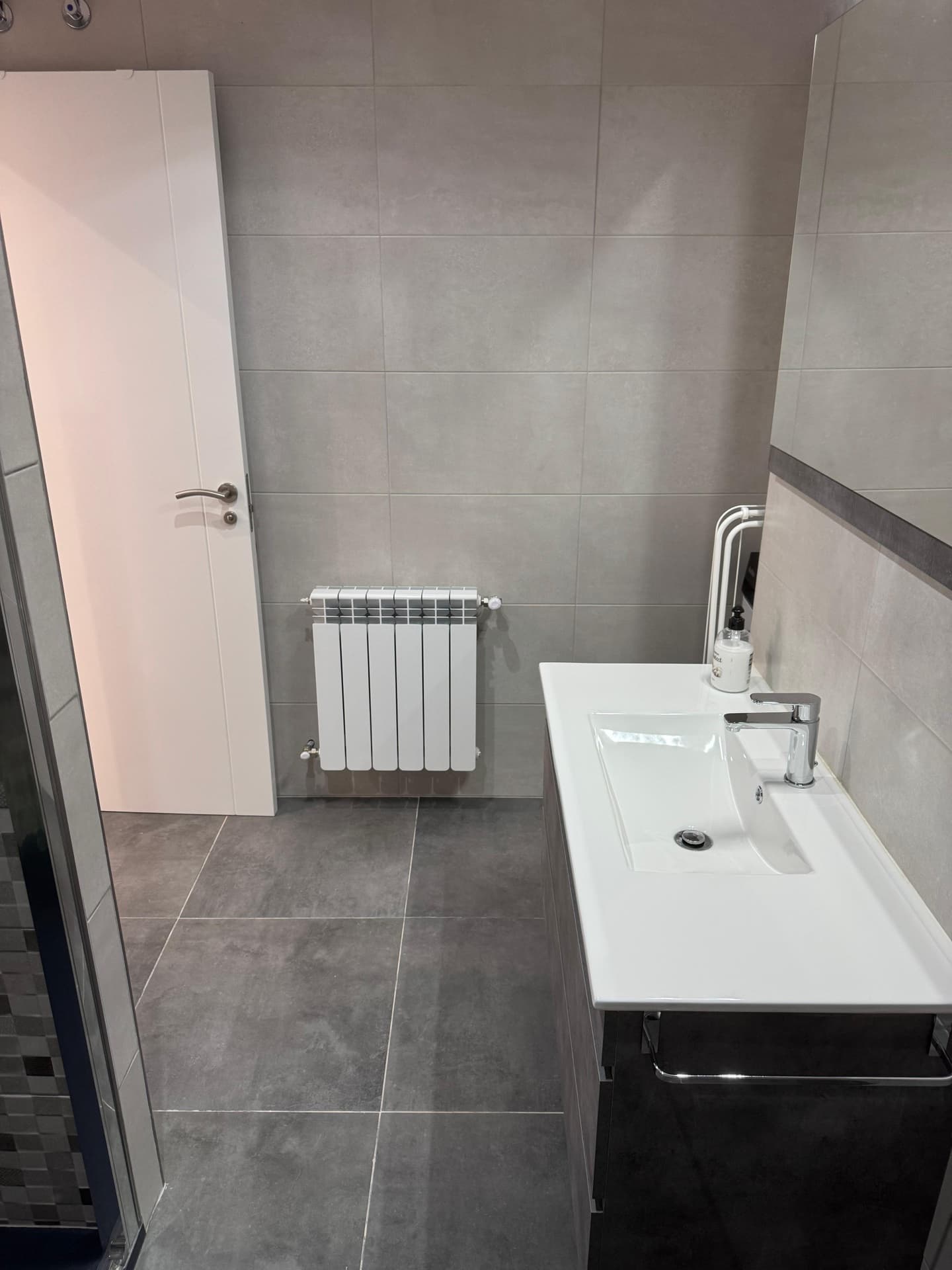 Baño principal del apartamento