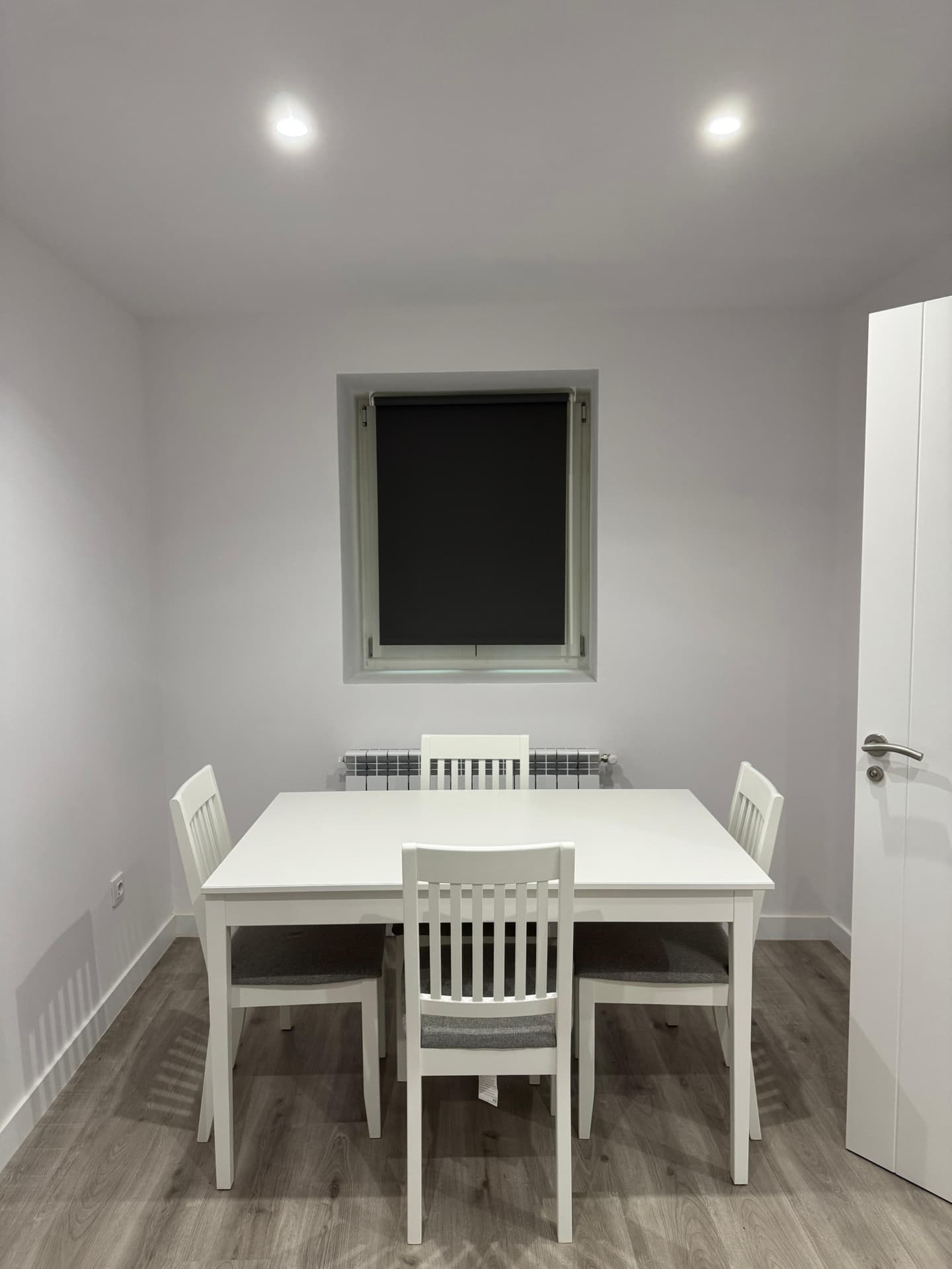 Comedor con mesa para hasta 6 comensales