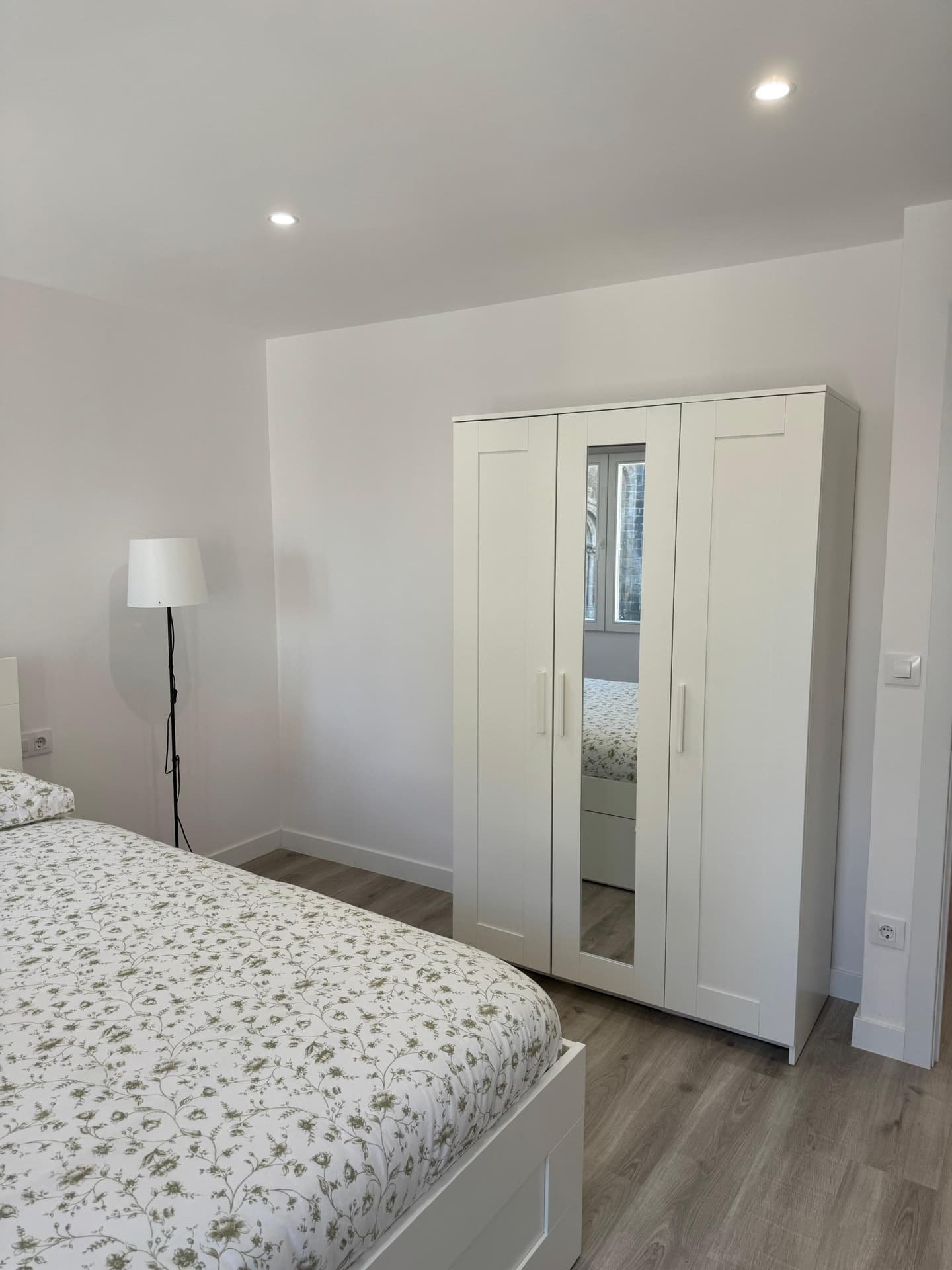 Dormitorio secundario con cama doble